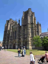 Wells Cathedral and the famous Vicars Close - Market Place - Glastonbury